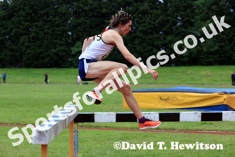 2000 metres steeplechase, 2024 NEGP 3, Monkton Stadium. Photo: David T. Hewitson/Sports for All Pics